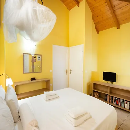 Σπίτι διακοπών Almondtree House - Private Parking *