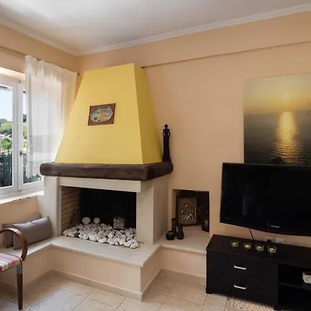 Vakantiehuis Almondtree House - Private Parking Exanthia