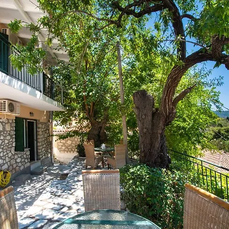 Almondtree House - Private Parking * Exanthia
