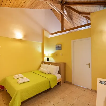 Feriehus Almondtree House - Private Parking Exanthia