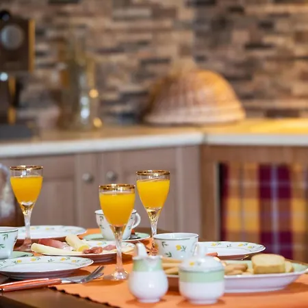 Vakantiehuis Almondtree House - Private Parking Exanthia