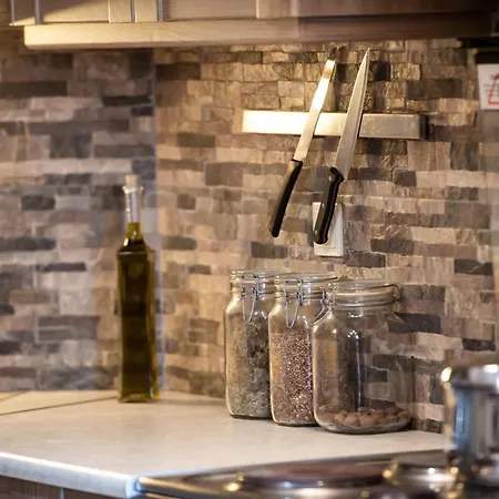 Vakantiehuis Almondtree House - Private Parking Exanthia