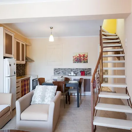 Vakantiehuis Almondtree House - Private Parking Exanthia