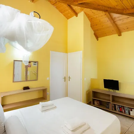 Almondtree House - Private Parking Vakantiehuis