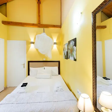 Vakantiehuis Almondtree House - Private Parking