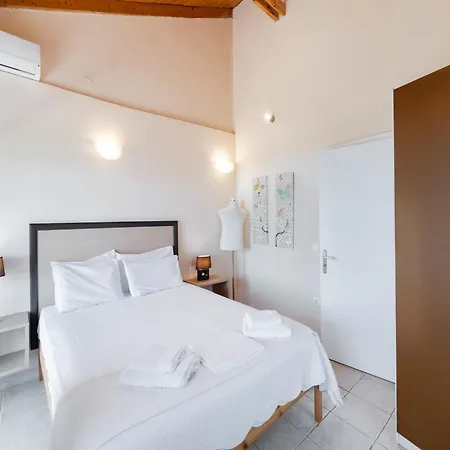 Semesterbostad Almondtree House - Private Parking *