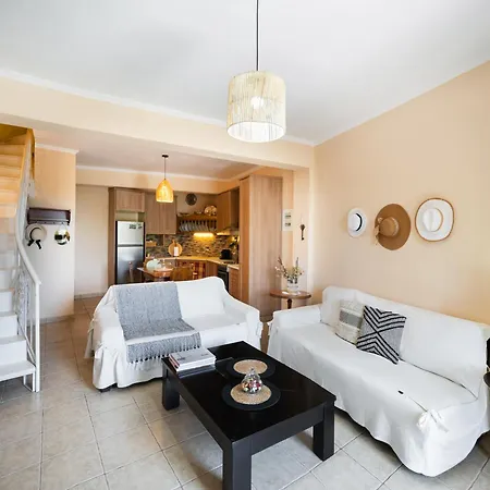 Almondtree House - Private Parking Exanthia