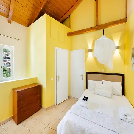 Almondtree House - Private Parking * Exanthia